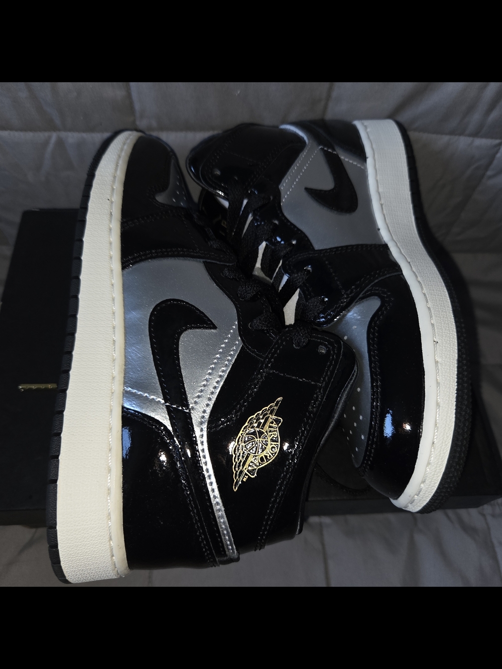 Air Jordan 1 Mid SE (GS) Black Metallic Gold (FZ3938 001) Size 5.5Y